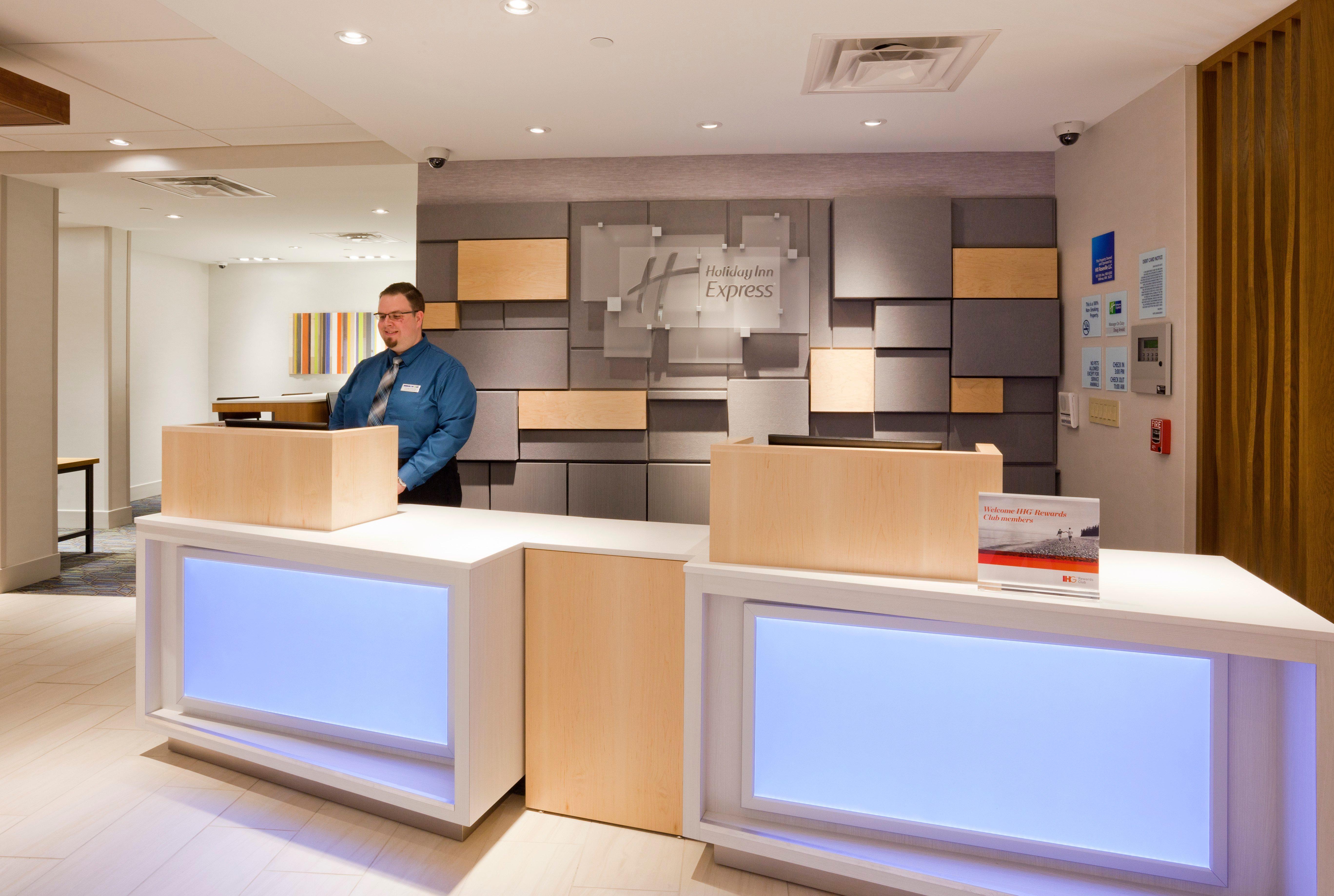 Holiday Inn Express Roseville-St. Paul By Ihg Exterior photo
