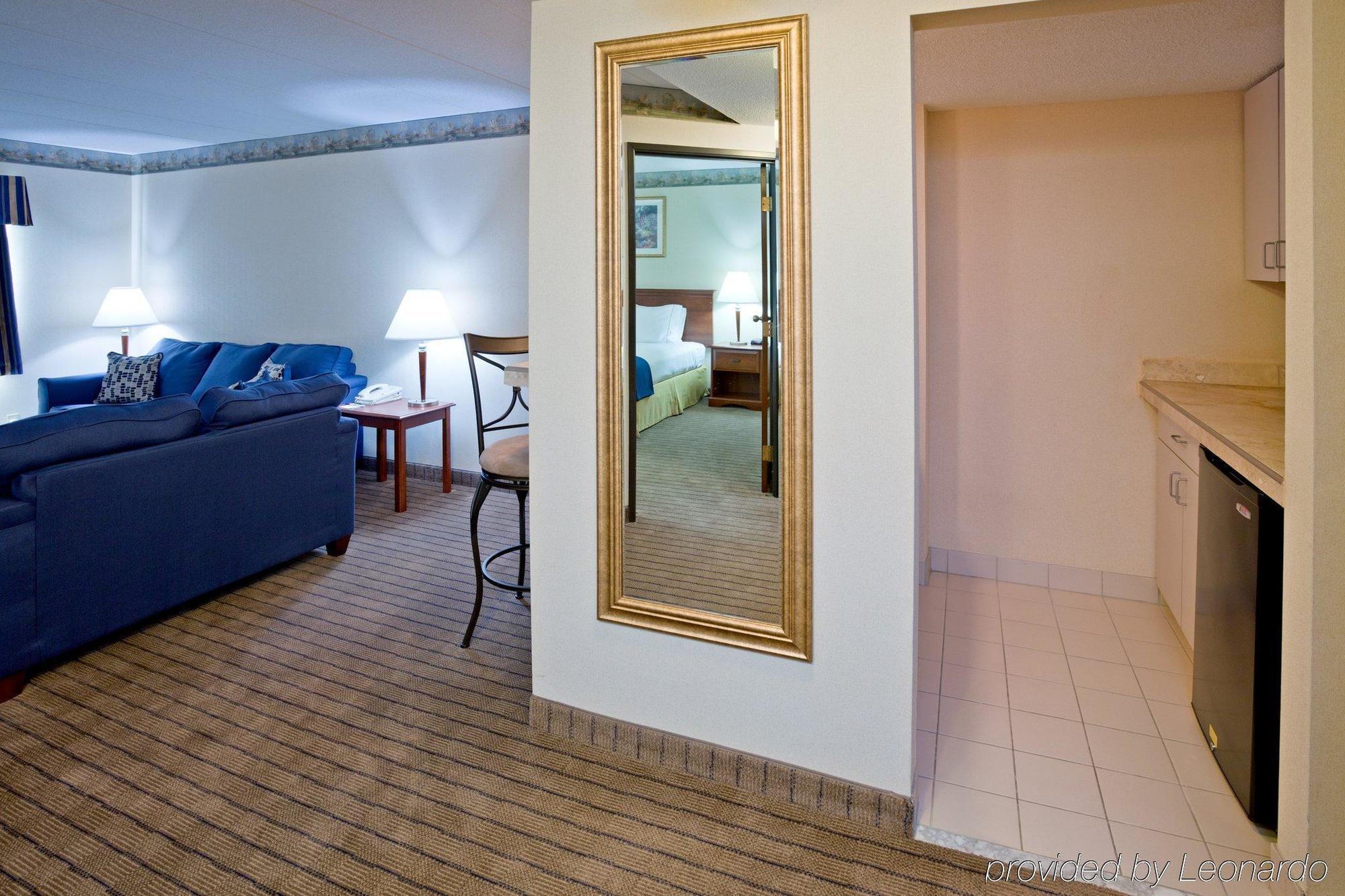 Holiday Inn Express Roseville-St. Paul By Ihg Exterior photo
